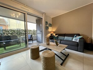 TV - One bedroom apartment (4p)- pool-AC- near shops, Croisette, sea, palais Festival (Cannes)