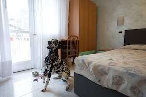 Basic Triple Room | Desk - Hotel Villa Franca (Lignano Sabbiadoro)