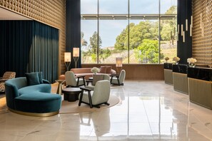 2 bars/lounges, poolside bar - Renaissance Porto Lapa Hotel (Porto)