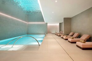 Seasonal outdoor pool, pool umbrellas, sun loungers