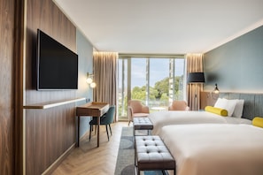 Minibar, in-room safe, desk, laptop workspace