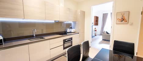 Coffee/tea maker, fridge, microwave, oven