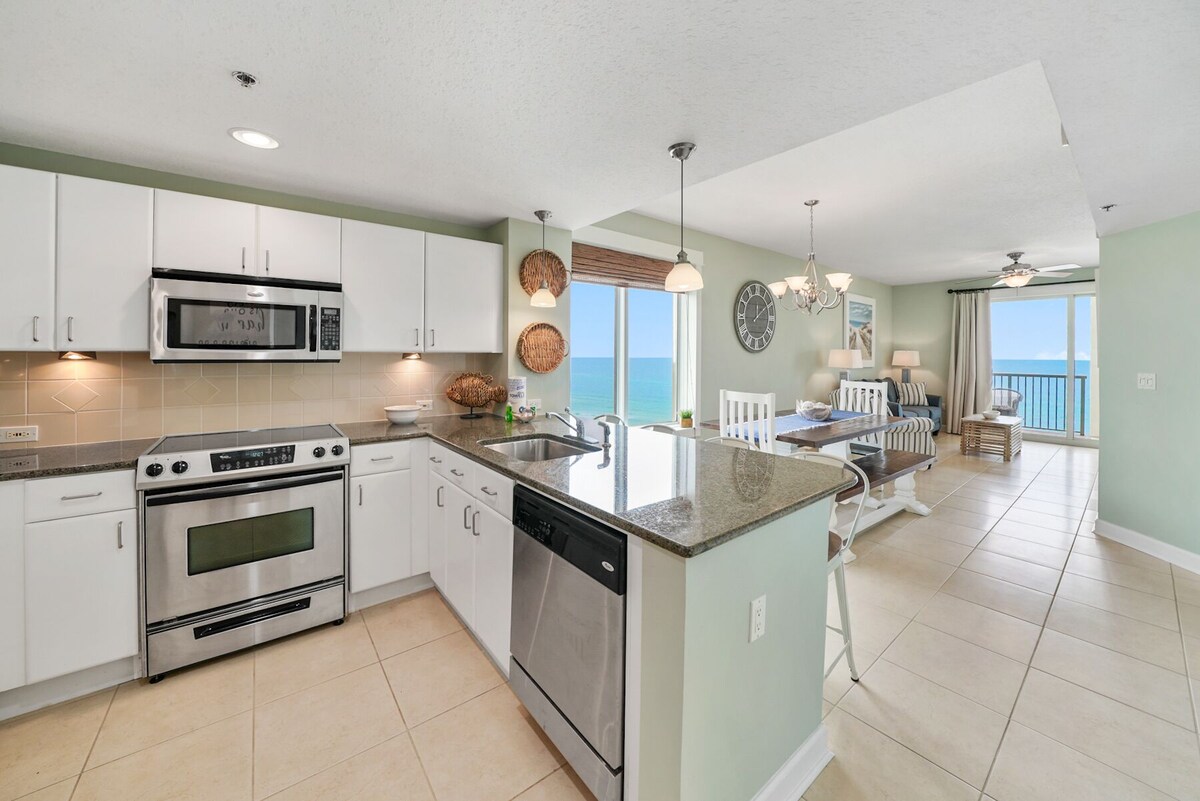 809 Grand Panama, 3BR Corner Unit, Gulf Front and Beach Chair Service Included!