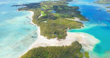 The Bay Villa 10 minutes by boat from Ile aux Cerfs