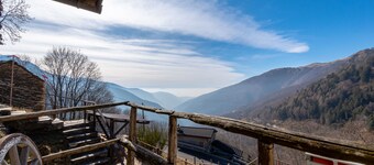 Spacious rustico in the Indemini Valley with a view of Lake Maggiore