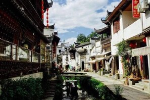 Unclassified image, 2 of 7, button - Tongle Inn (Wuyuan)