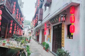 Unclassified image, 5 of 7, button - Tongle Inn (Wuyuan)
