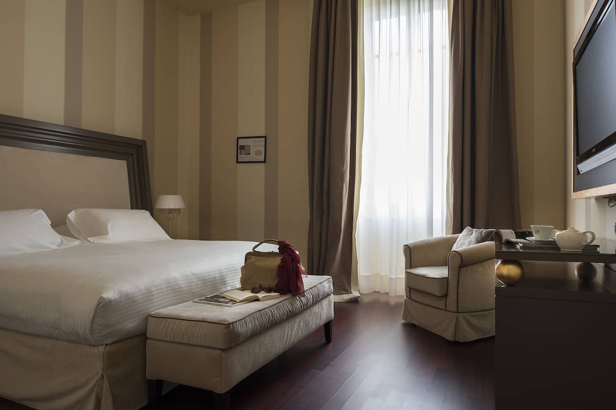 Suite | 1 slaapkamer, donzen dekbedden, een kluis op de kamer, een bureau