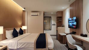 Deluxe Double Room | Bathroom | Shower, rainfall showerhead, free toiletries, hair dryer - Hi Chiangmai Hotel (Chiang Mai)