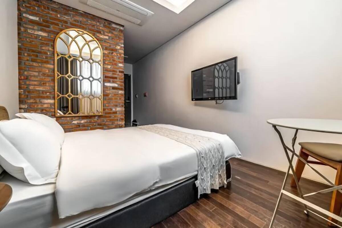 Biancheria da letto di alta qualità, una scrivania, Wi-Fi gratuito