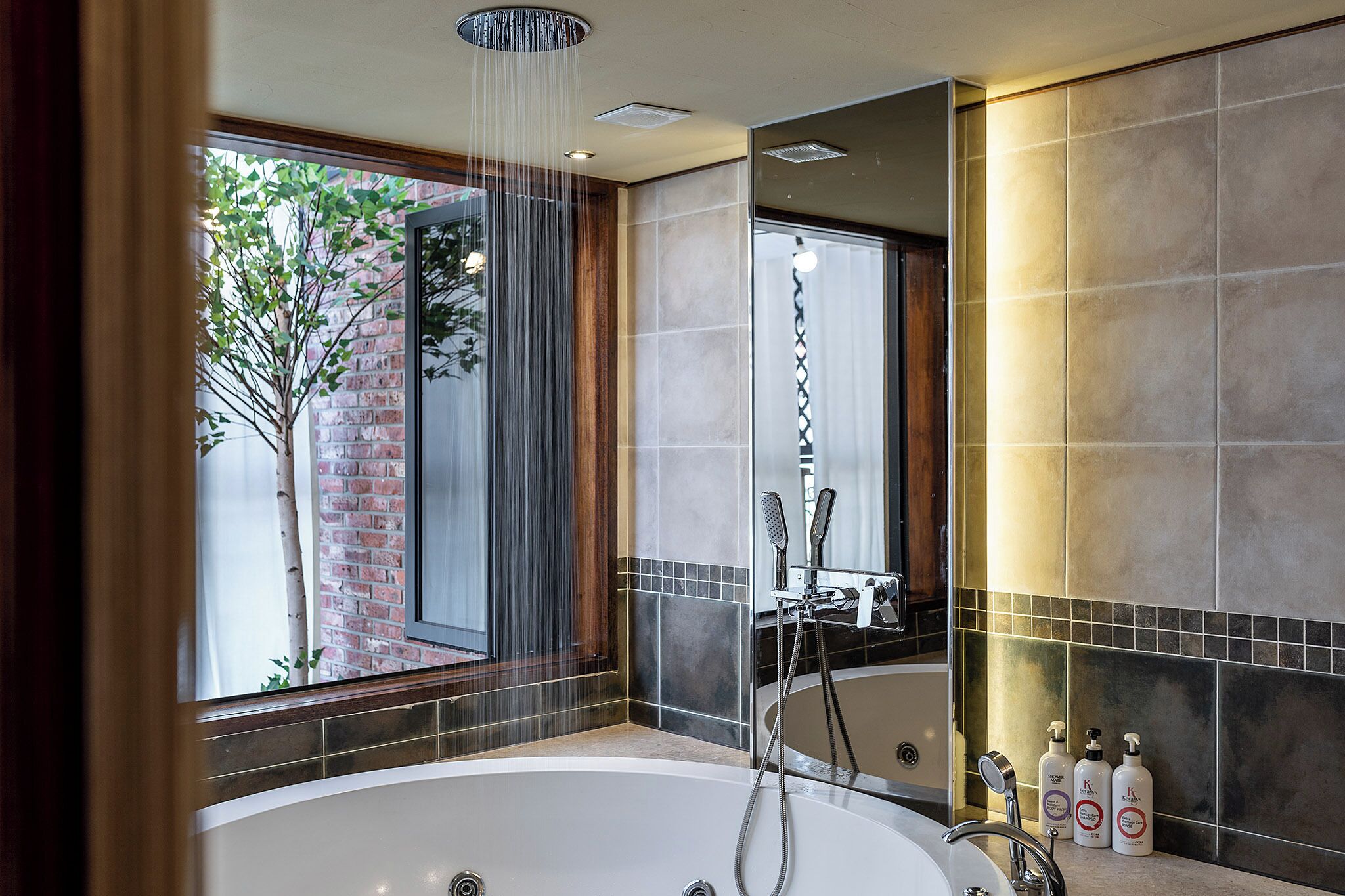 Annex A Building - Balcony Suite | Bathroom | Towels