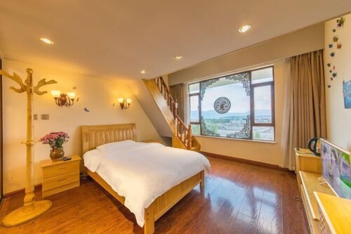 Lijiang cloud color · July time Inn