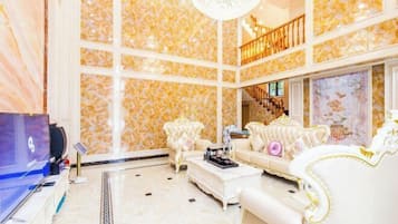 Living area | Foosball, table tennis