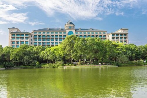 Qingyuan Hengda Yilin Yashe Drifting Holiday Villa