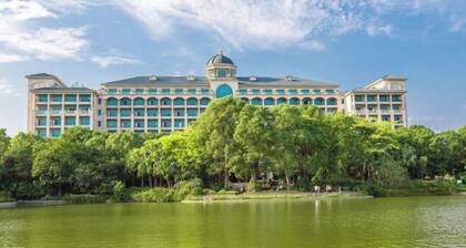 Qingyuan Hengda Yilin Yashe Drifting Holiday Villa