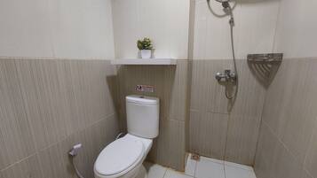 Standard Studio | Bathroom | Shower, towels