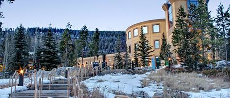 Design Townhome, 3 Bedrooms, Pool Access, Mountain View (Tennis Townhomes 1309) | Exterior