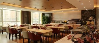 Jinjiang Inn Select Hotel (Heze Train Station)