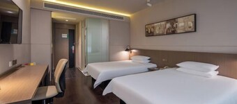 Jinjiang Inn Select Hotel (Heze Train Station)