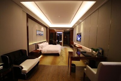 Jinchang Hotel