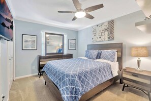 บ้านพัก, หลายเตียง, ใช้สระว่ายน้ำได้, วิวสวน (Waterfront Pool House) | 4 ห้องนอน, ห้องพักตกแต่งอย่างมีเอกลักษณ์, ตกแต่งพิเศษโดยเฉพาะ