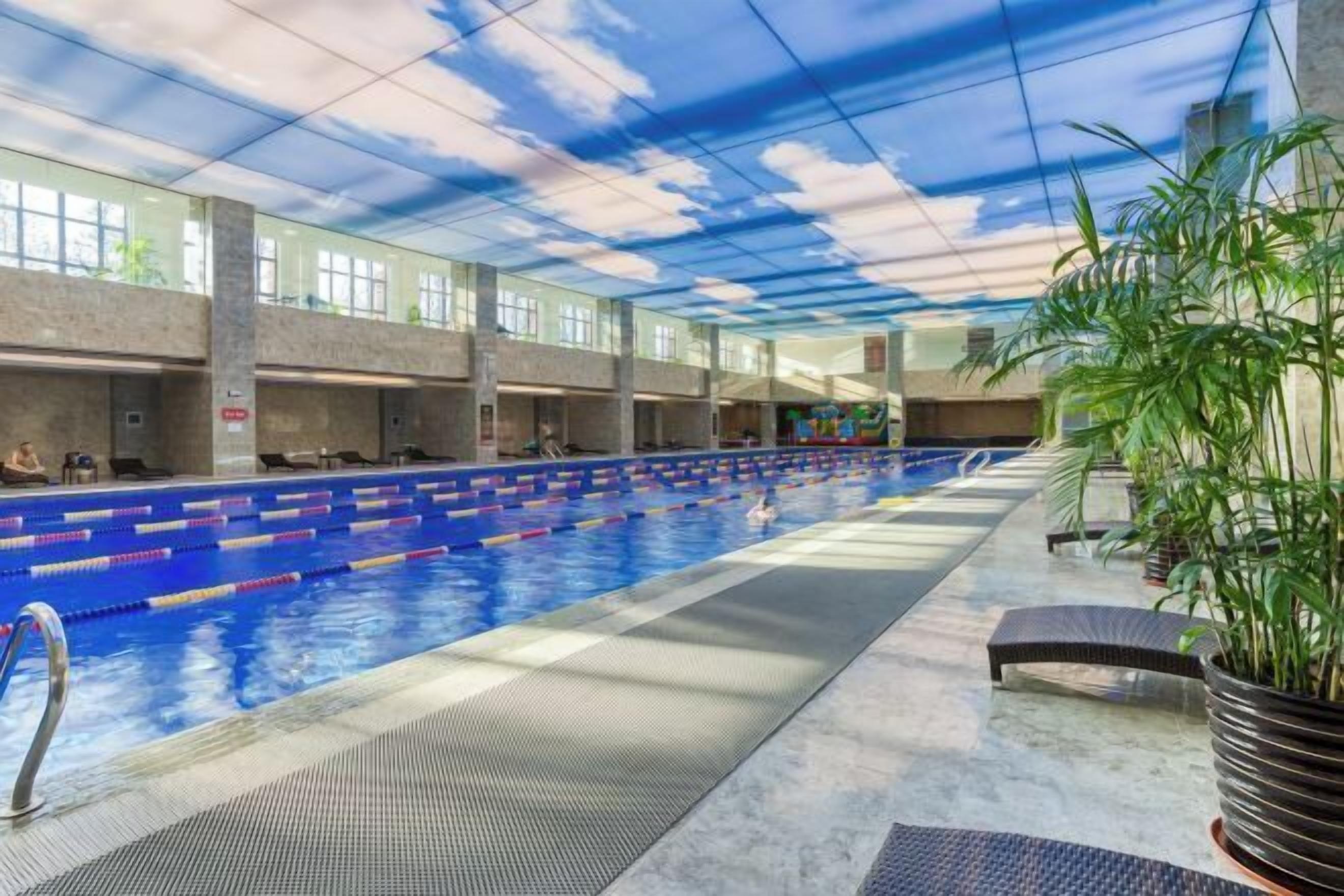 สระว่ายน้ำในร่ม