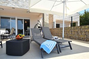 屋外ダイニングエリア