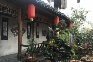 Unclassified image, 3 of 105, button - Bishan Zhoujiayuan Farmhouse (Yi County)