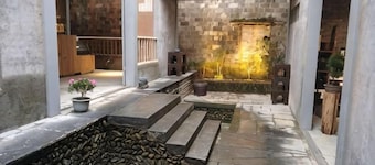 Bishan Zhoujiayuan Farmhouse
