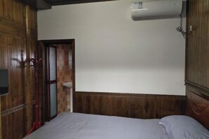 Unclassified image, 5 of 105, button - Bishan Zhoujiayuan Farmhouse (Yi County)