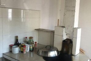 Unclassified image, 4 of 105, button - Bishan Zhoujiayuan Farmhouse (Yi County)