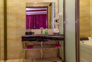 Bathroom - Tian Ran Jv Hotel (Yining City)