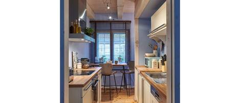 Kühlschrank, Mikrowelle, Ofen, Herdplatte