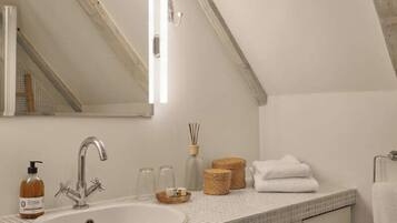 Dusche, Handtücher, Seife, Shampoo