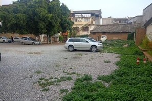 Parking | Self-parking (surcharge) - Mulanci Inn (Jianshui)