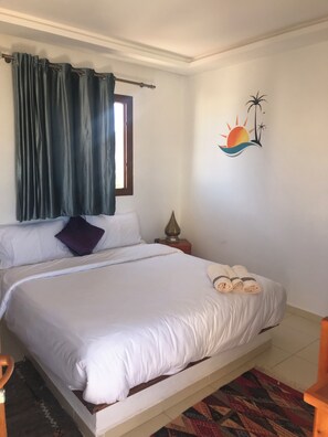 Economy Room, Pool View | Desk, free WiFi, bed sheets - les bains de mirleft (Mirleft)
