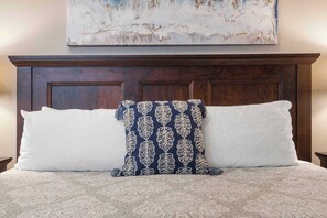 公寓客房, 多張床, 陽台 (Ozark Views at Majestic) | 4 間臥室、獨特裝潢、布置獨特、床單