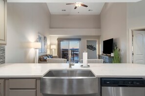 Condo, Multiple Beds, Balcony (Ozark Views at Majestic) | Interior