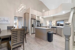 Leilighet, flere senger, balkong (Ozark Views at Majestic) | Eget kjøkken | Kaffetrakter/tekoker