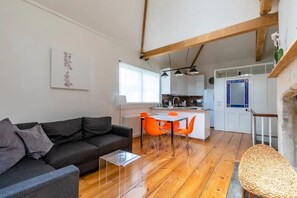 Living area - Luxury two bedroom house near centre of Bath (Bath)