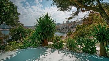 Ennea Suite | 1 bedroom, down duvets, Select Comfort beds, soundproofing