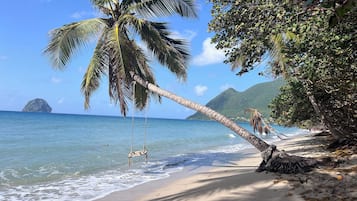 Ubicación a pie de playa, tumbonas y toallas de playa