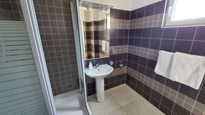 Apartment | Bathroom