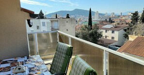 Property grounds - Captivating Apartment 15 Sleeps 4 Guests (Split)