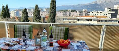 Apartment | Outdoor dining