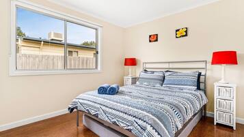 4 bedrooms, iron/ironing board, travel cot, Internet