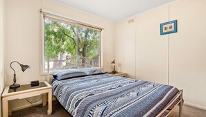 4 bedrooms, iron/ironing board, travel crib, internet - Ventnor Getaway in Ventnor (Ventnor)