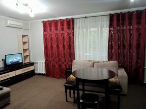 Living area - Квартира в центре города где тихо и спокойно (Алматы)