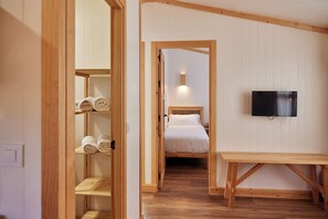 Deluxe Bungalow | Living room