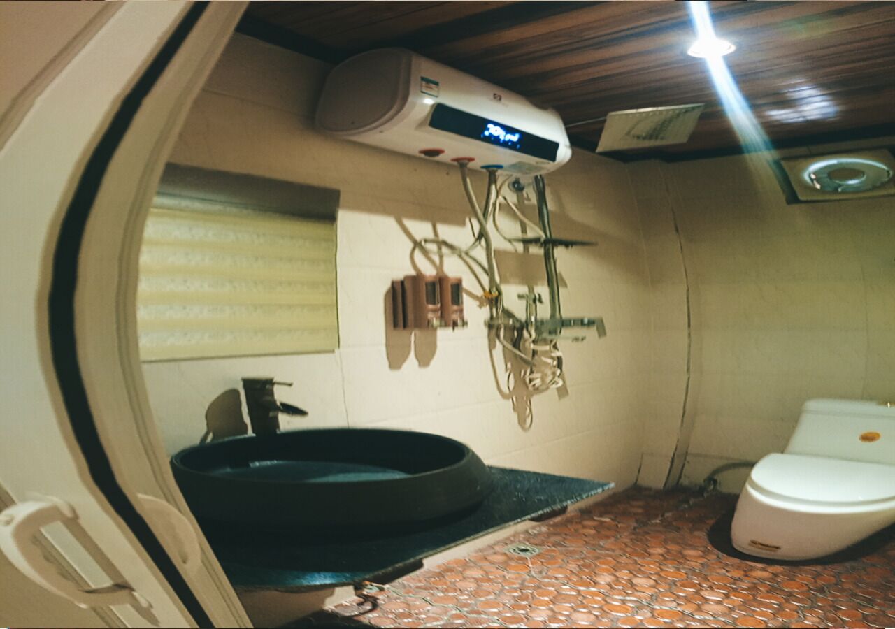 Chambre Standard avec lits jumeaux | Salle de bain | Chaussons, serviettes fournies